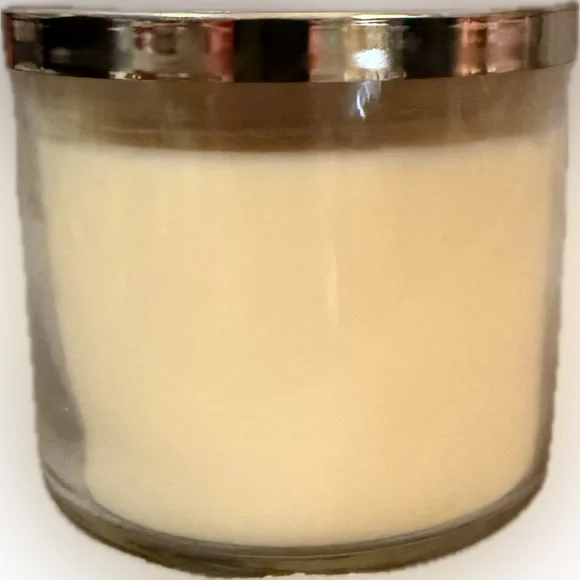 🥥BATH AND BODY WORKS🥥Toasted Coconut Cupcake 3-Wick Candle/NWT - Picture 5 of 6